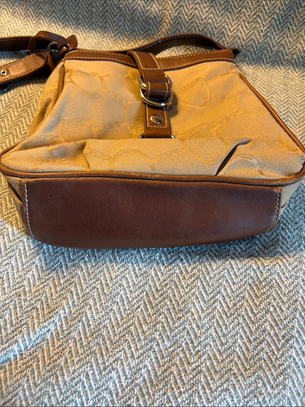 Chaps Beige Canvas Crossbody Bag with Brown Trim and Silver Toned design - Picture 9 of 9